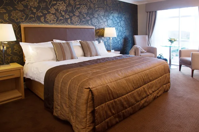 Guest Room, King Bed, Estate View, Carden Park 1/5