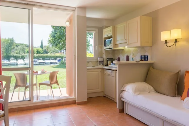 Studio, River View, Alcove, Balcony or Terrace، Pierre Vacances Les Rives de Cannes Mandelieu 2/3