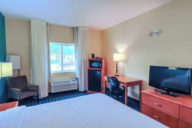 غرفة بسرير كينج لذوي الإعاقة، Comfort Inn & Suites Houston North - Spring 2/4