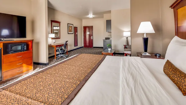 Suite, King Bed, Sofa, Accessible, Best Western Carthage Inn & Suites 3/5