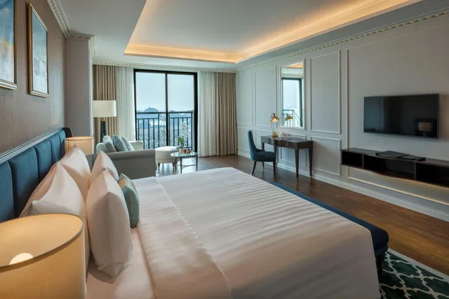 Deluxe, Queen Bed, Bay View، Flc Ha Long Bay Golf Club And Luxury Resort 2/10