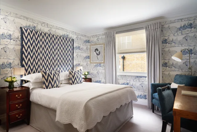 غرفة سوبيريور بسرير كوين، The Pelham London- Starhotels Collezione 1/3