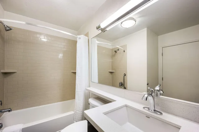 جناح بسرير كوين بغرفة نوم واحدة لذوي الإعاقة، Sonesta Simply Suites Birmingham Hoover 5/7