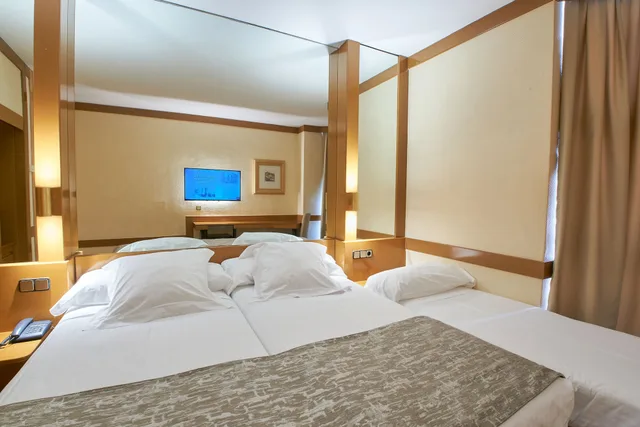 Standard, Twin Beds, Murphy Bed، Los Arcos 2/7