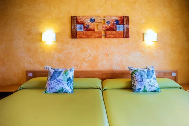 غرفة بأربعة أسرّة بشرفة، Hotel Servigroup La Zenia 8/10