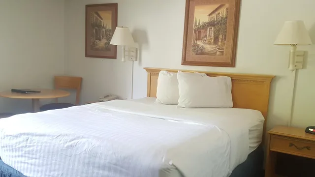 غرفة ديلوكس بسرير كوين، Baymont by Wyndham Coeur d'Alene 2/5