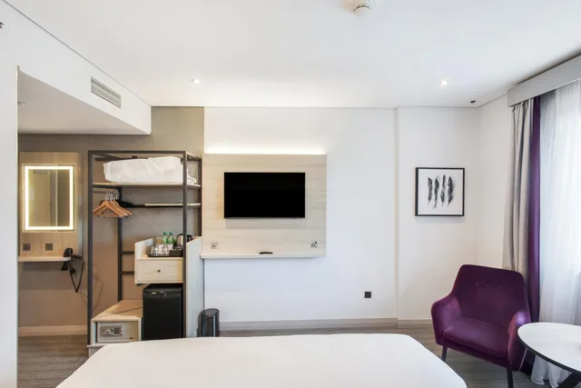 New Style, King Bed, Smoking، Premier Inn Abu Dhabi Capital Centre 7/10