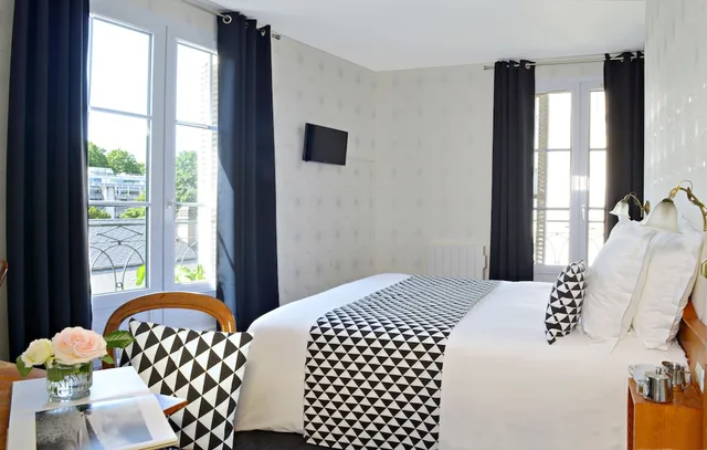 غرفة كومفورت مفردة بسرير كوين بحوض استحمام، Hotel Du Manoir 2/3