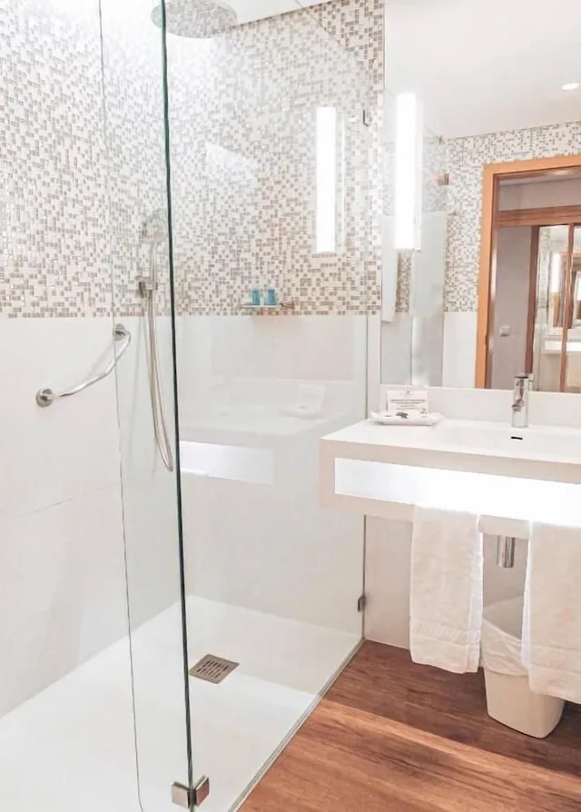 غرفة بسرير مزدوج بإطلالة على المسبح، Falesia Hotel - Adults Only 6/7