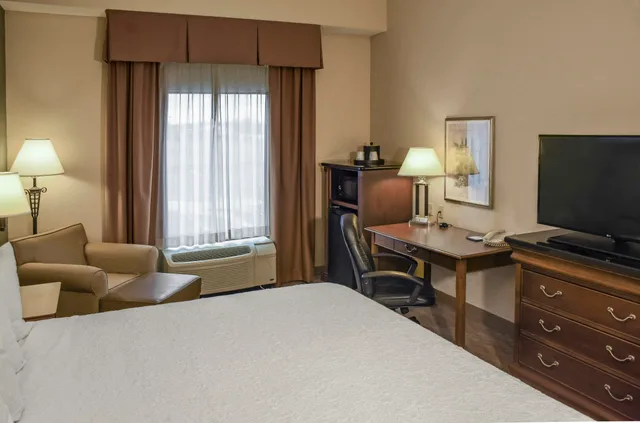 غرفة بسرير كينج، Hampton Inn & Suites Youngstown - Canfield 4/5