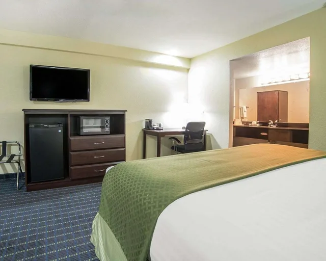 غرفة بسرير كينج، Quality Inn Needles, CA 2/2