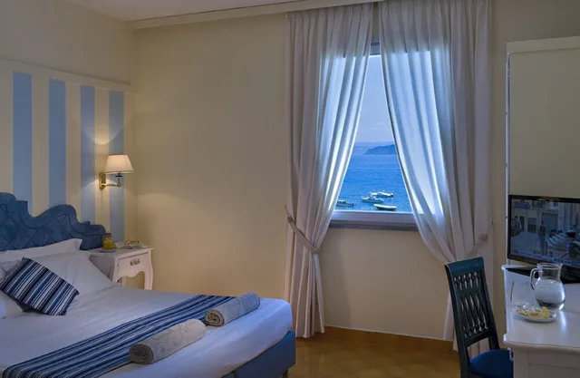 غرفة كلاسيكية بسرير مزدوج أو سريرين منفصلين بإطلالة على البحر، Terme Mare Blu 4/8
