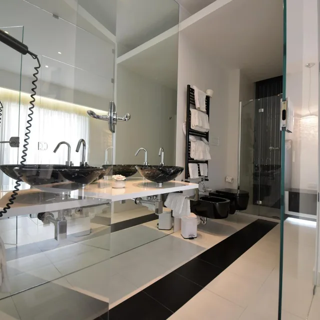 جناح ملكي، Hotel Royal Paestum 8/9