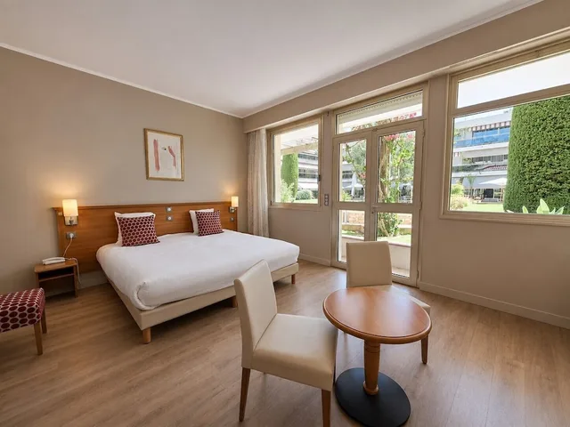 غرفة كومفورت بسريرين منفصلين بإطلالة على المدينة، The Originals Boutique, Hotel Les Strelitzias, Antibes Juan-Les-Pins 2/7