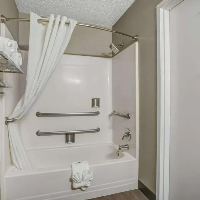 غرفة بسرير كينج لذوي الإعاقة، Studio6 Suites Albany, OR 3/3