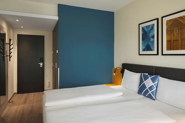غرفة قياسية بسريرين منفصلين بإطلالة على الفناء، Four Points Flex by Sheraton Koblenz 2/8