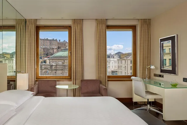 Deluxe, King Bed, Castle View، Sheraton Grand Hotel And Spa 5/7