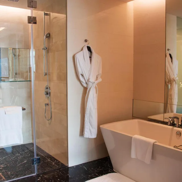 2 Bedrooms, Suite, Skyline View, Large، The St Regis Bangkok 6/8
