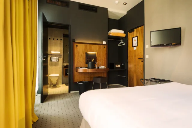 Standard, Double Bed, Hotel Chateaudun Opera 6/9