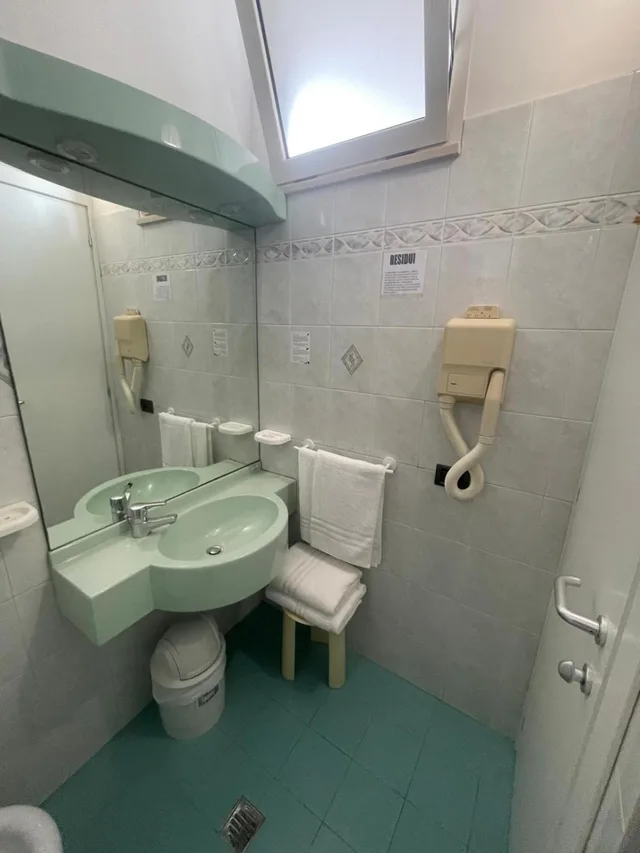 غرفة رباعية، Hotel Astor 8/10
