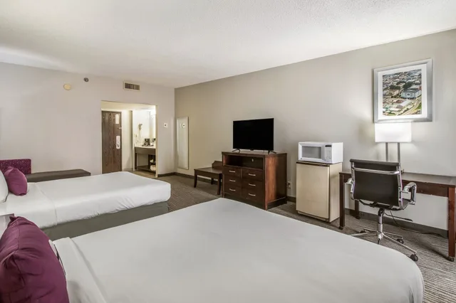 Efficiency, Standard, 2 Queen Beds، Clarion Hotel Jackson Northwest 2/4