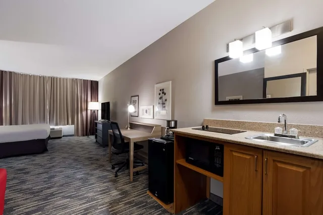 غرفة بريميوم بسرير كينج مع أريكة، Country Inn and Suites By Radisson Augusta At I-20 GA 6/6