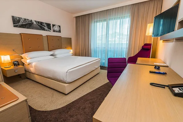 غرفة ديلوكس عائلية بشرفة، Doubletree By Hilton Oradea 1/5