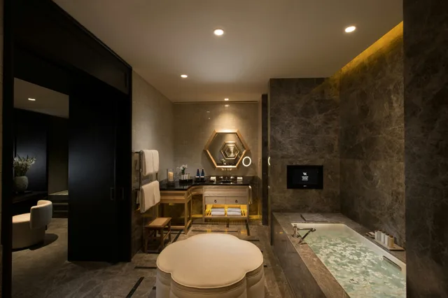 Courtyard, Suite, Waldorf Astoria Beijing 2/6