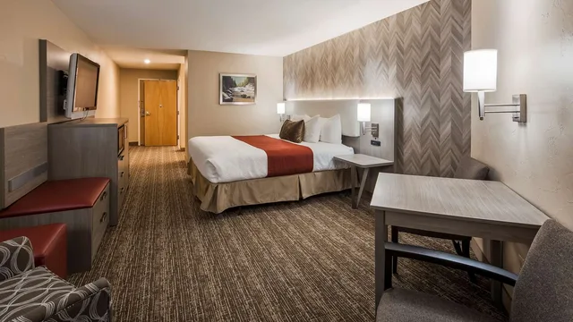 غرفة بسرير كينج بإطلالة لذوي الإعاقة، Best Western Plus Kootenai River Inn Casino & Spa 1/2
