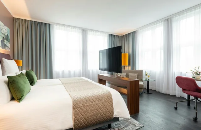 جناح جونيور بسرير كوين، Leonardo Royal Hotel Berlin Alexanderplatz 1/4