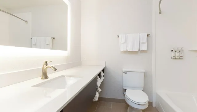 غرفة قياسية بسريرين كوين، Holiday Inn Express Hotel And Suites Pleasant Prairie Kenosha 3/4