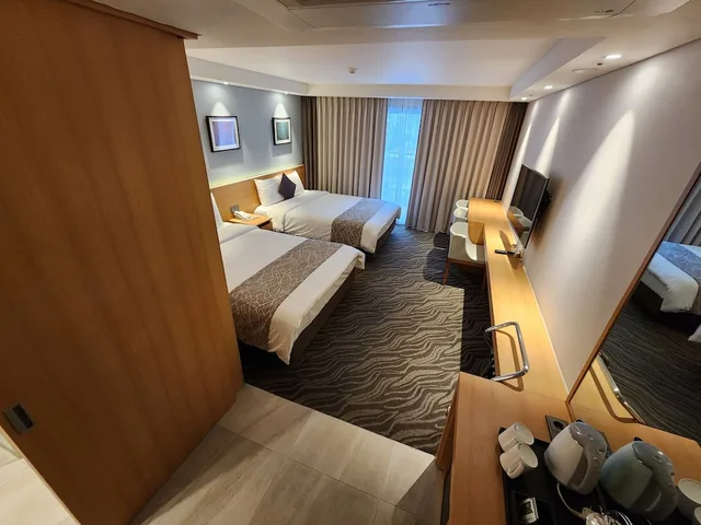غرفة عائلية رباعية بسريرين مزدوجين بإطلالة على المدينة بشرفة، Seogwipo JS Hotel 4/6