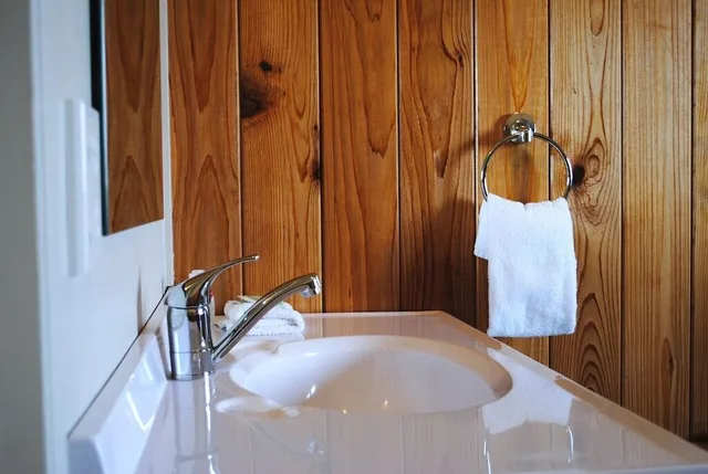 Room, 1 Queen and 1 Single Bed, Kings Ohakune 2/5