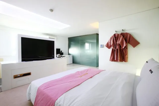 غرفة ديلوكس بسرير مزدوج، Q Hotel 1/6