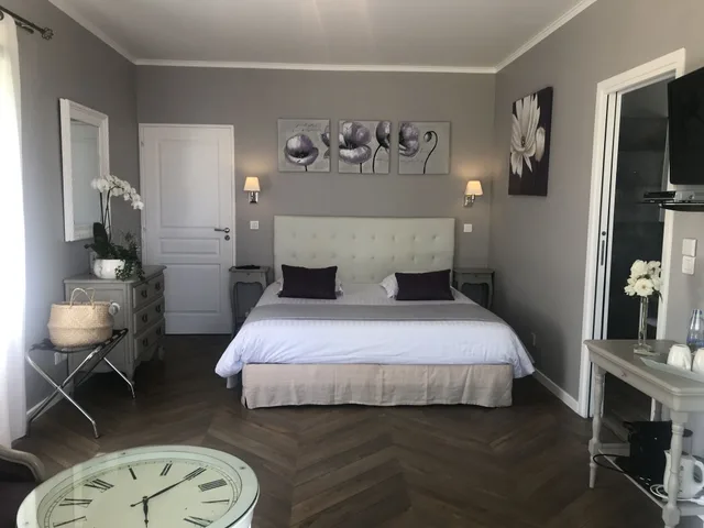 Luxury, King Bed, Villa Kilauea B&B 1/5