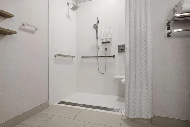 Guest Room, King Bed, Club Lounge Access, Saddle Brook Marriott 5/6
