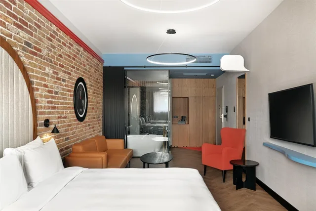 Studio, Apartment, Queen Bed, River View, Separate Building، Radisson Hotel And Suites Gdansk 1/2