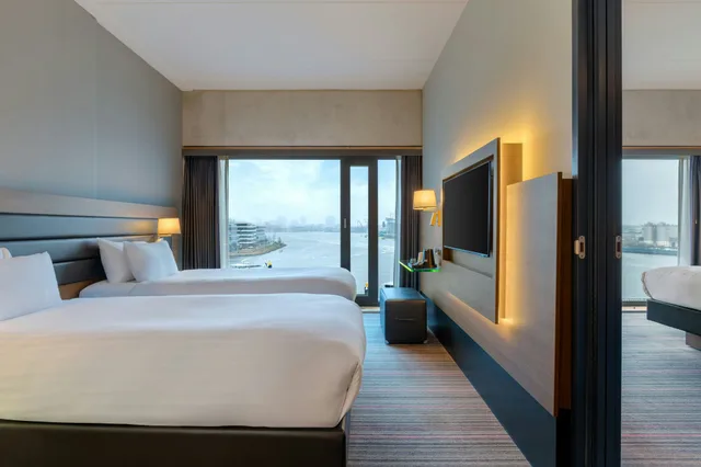 غرفة بسريرين منفصلين، Moxy Amsterdam Houthavens 2/6