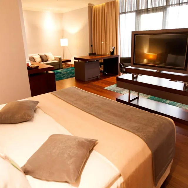 جناح جونيور، Sundance Hotel Istanbul 7/10