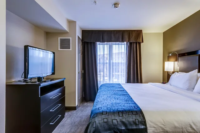 غرفة قياسية بسرير كينج، Holiday Inn Express Hotel & Suites St. Louis West-O Fallon 2/8