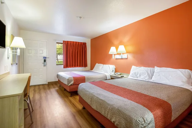 غرفة قياسية بسريرين مزدوجين لذوي الإعاقة، Motel6 Kingman, AZ - Route 66 East 4/10