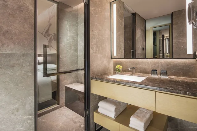 Premier, Twin Beds, Courtyard By Marriott Shanghai Hongqiao 3/4