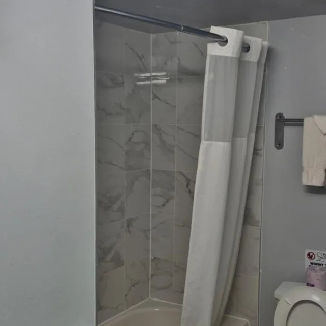 غرفة بسرير كوين، Motel6 Niagara Falls, On - Near The Falls 7/8