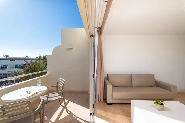 غرفة بسرير كوين مع أريكة، Hotel Arena Suite - Adults Only 9/9