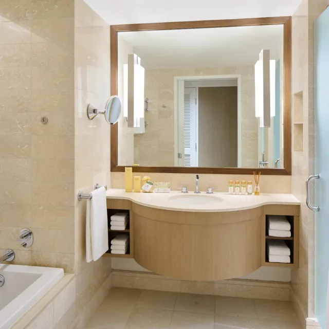 Room, 2 Queen Beds, Ocean Front, Club Floor، Prince Waikiki 4/4