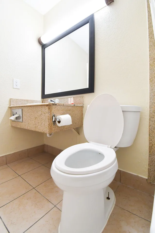 غرفة بسرير كوين، Hotel Tyler Northwest Mineola Hwy 6/6