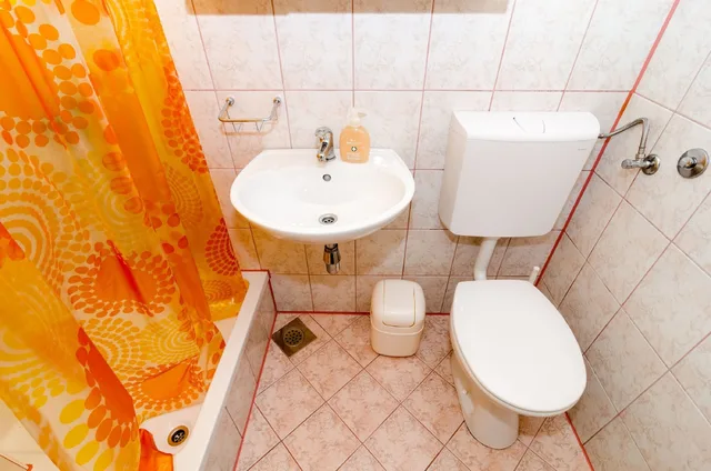 غرفة كومفورت بسرير كوين بإطلالة على البحر بشرفة، Guest House Daniela 2/2