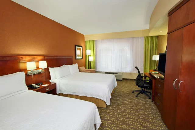 غرفة بسريرين كوين مع أريكة، Courtyard St. George 2/4