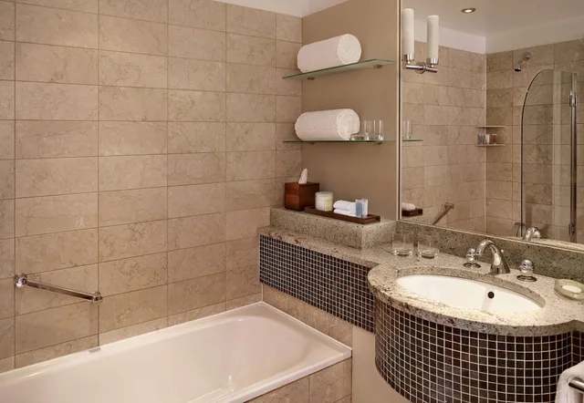 غرفة بسريرين منفصلين بإطلالة على القناة، Hyatt Regency Birmingham 4/5