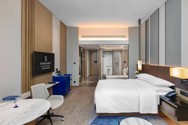 غرفة قياسية بسرير كينج بإطلالة على البحيرة، Renaissance Changzhou Wujin Hotel 4/5